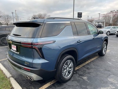 2025 Chevrolet Traverse LT