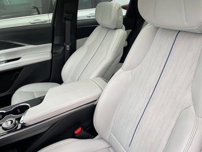 2024 Cadillac LYRIQ Luxury 1