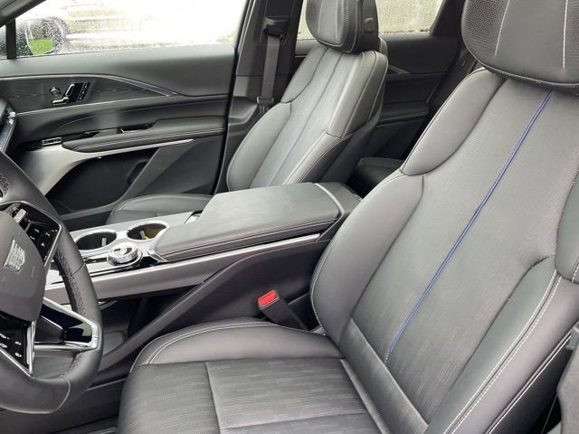 2024 Cadillac LYRIQ Luxury 3