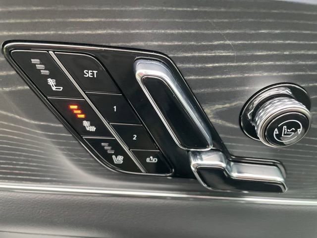 2024 Cadillac LYRIQ Luxury 3