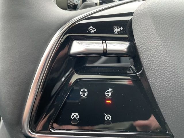 2024 Cadillac LYRIQ Luxury 3