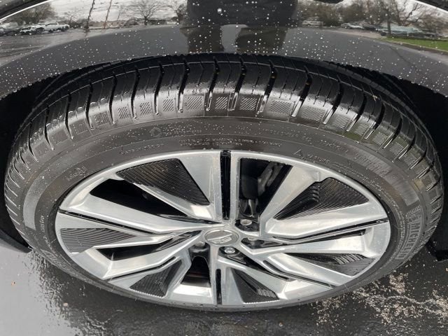 2024 Cadillac LYRIQ Luxury 3