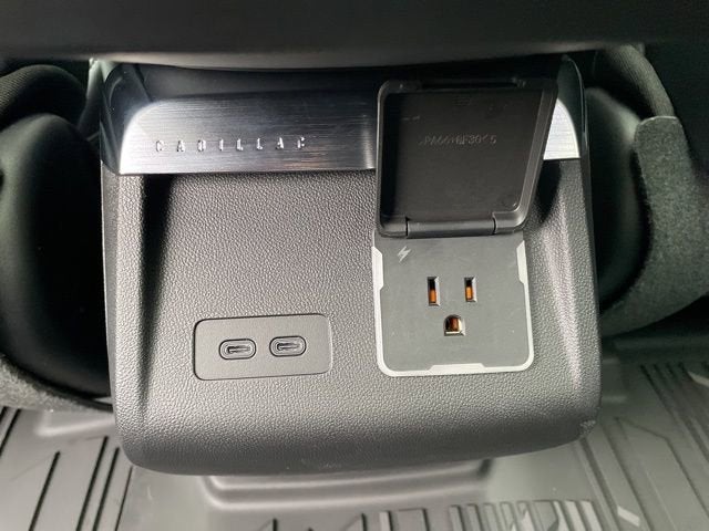 2024 Cadillac LYRIQ Luxury 3