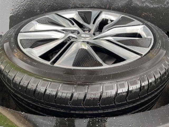 2024 Cadillac LYRIQ Luxury 3