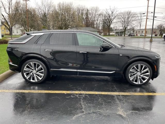 2024 Cadillac LYRIQ Luxury 3