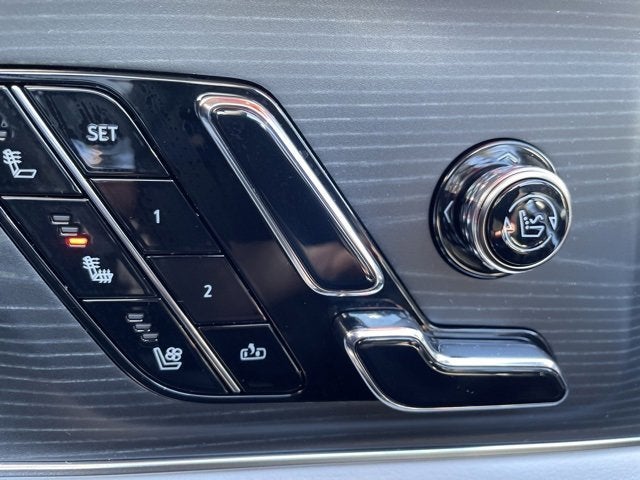 2025 Cadillac LYRIQ Luxury 3