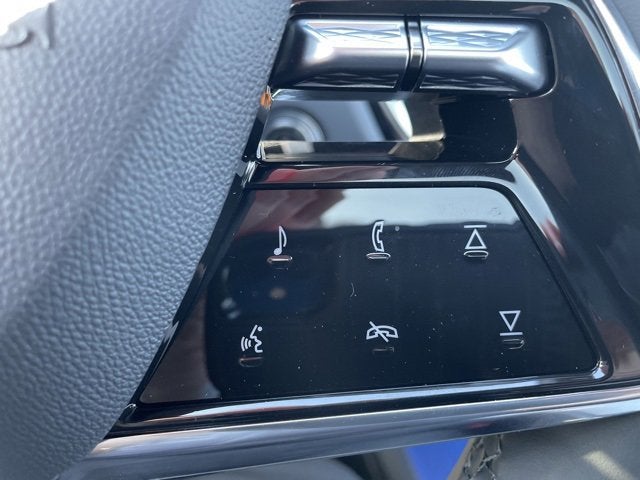 2025 Cadillac LYRIQ Luxury 3