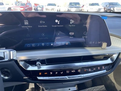 2025 Cadillac LYRIQ Luxury 3