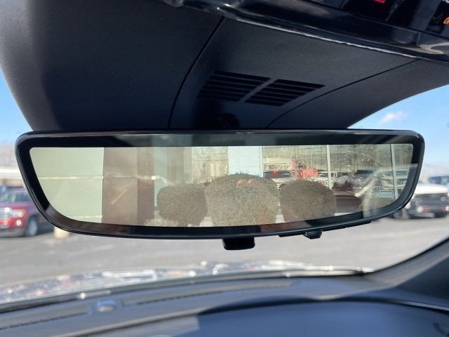 2025 Cadillac LYRIQ Luxury 3