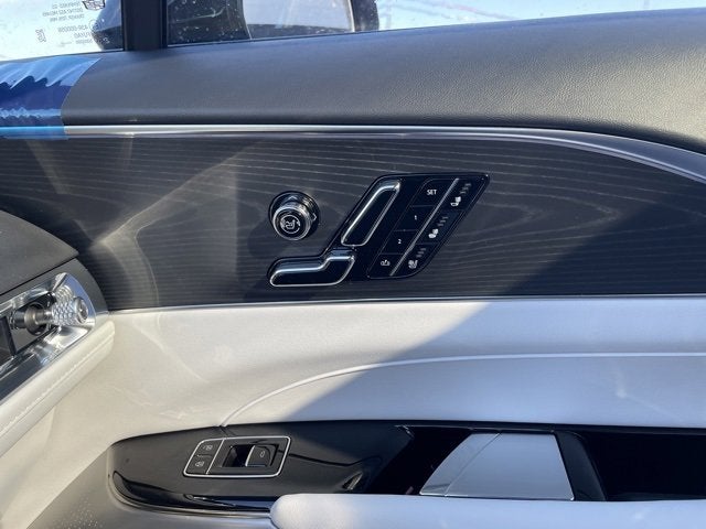 2025 Cadillac LYRIQ Luxury 3