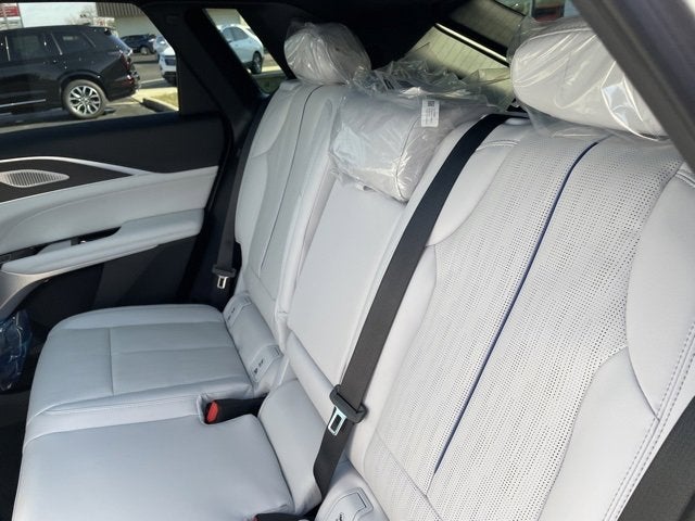 2025 Cadillac LYRIQ Luxury 3