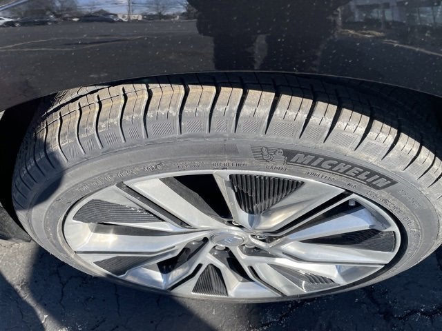 2025 Cadillac LYRIQ Luxury 3