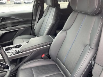 2025 Cadillac LYRIQ Luxury 3