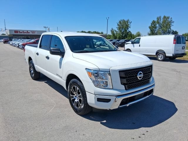 2022 Nissan Titan SV