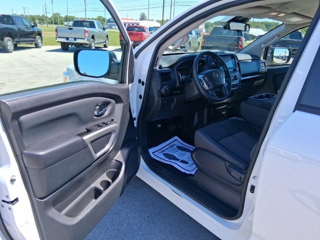 2022 Nissan Titan SV