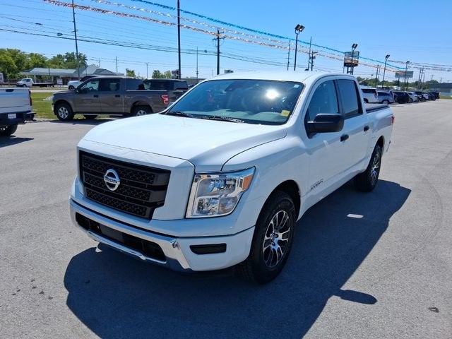 2022 Nissan Titan SV