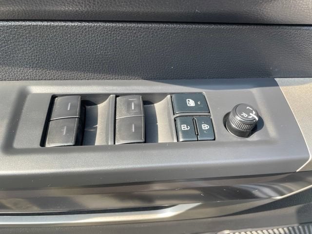 2022 Toyota Tundra 4WD SR5